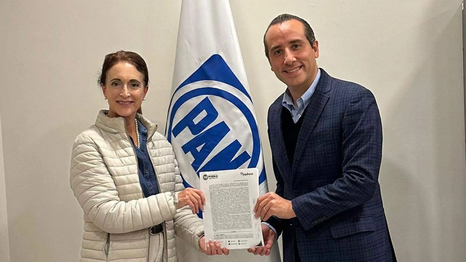 El nuevo líder estatal del PAN, Mario Riestra, firmó el acto de entrega-recepción con la dirigente saliente, Augusta Díaz de Rivera